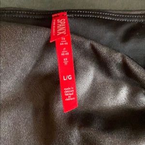 Spanx Faux Leather leggings. L in black